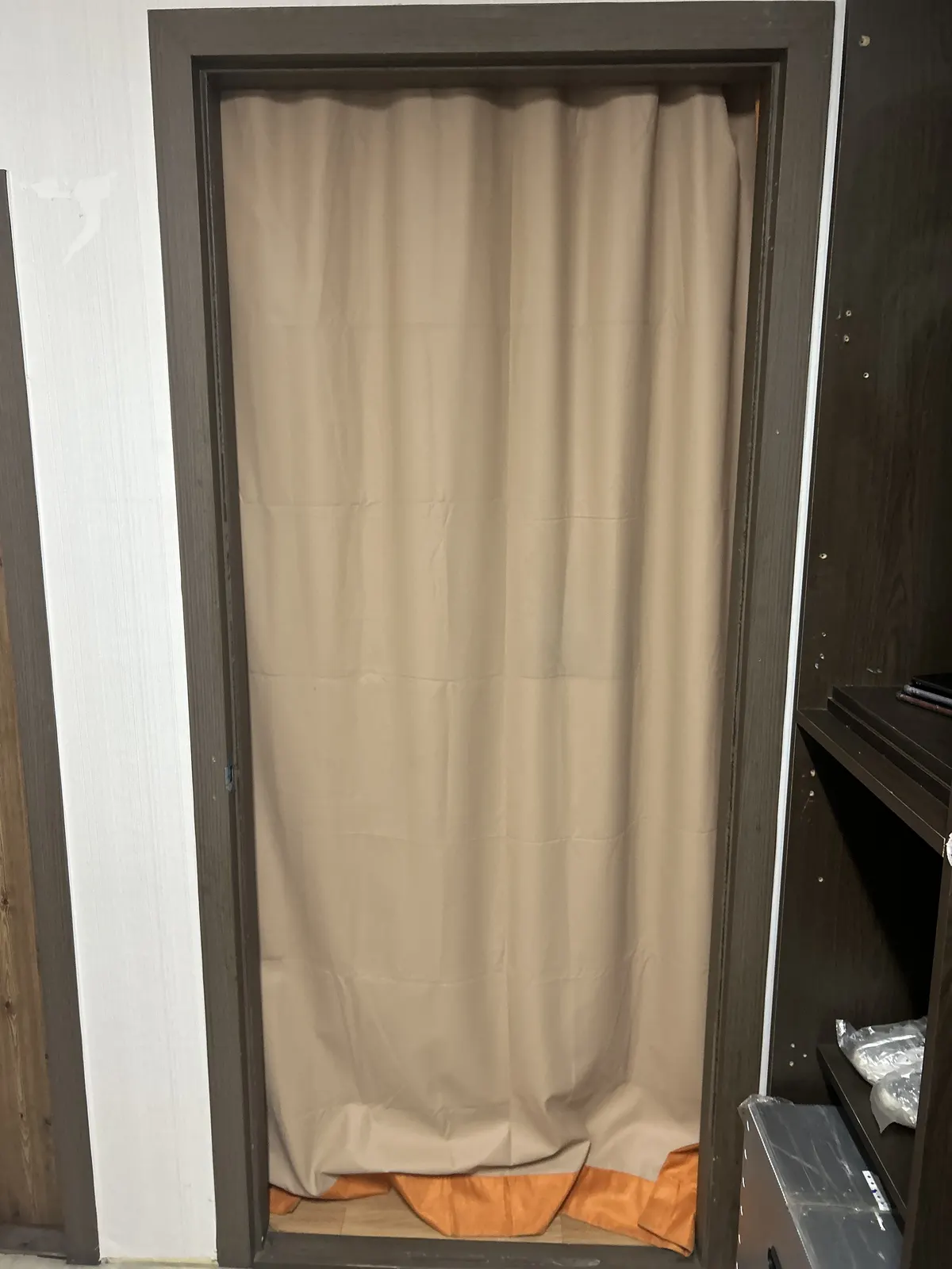 문설치 문 설치 작업 전 실제 사진