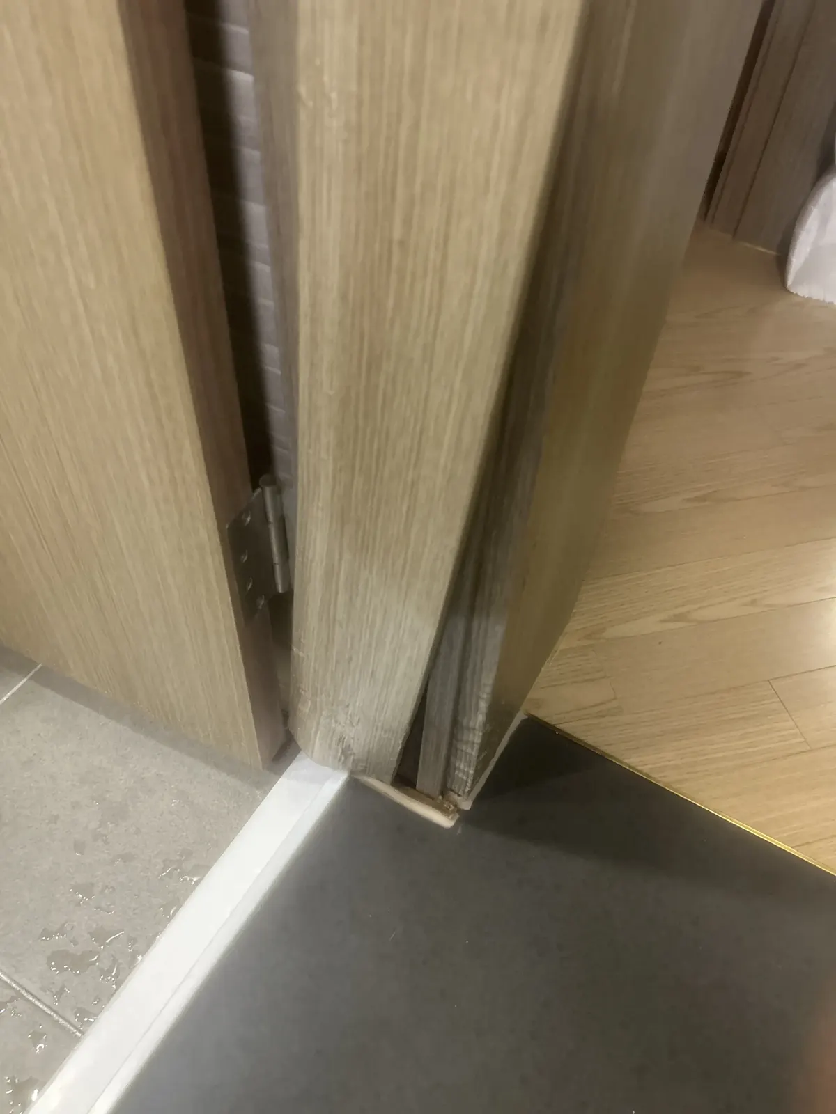 힐스테이트평촌역 문 몰딩 교체 작업 전 실제 사진